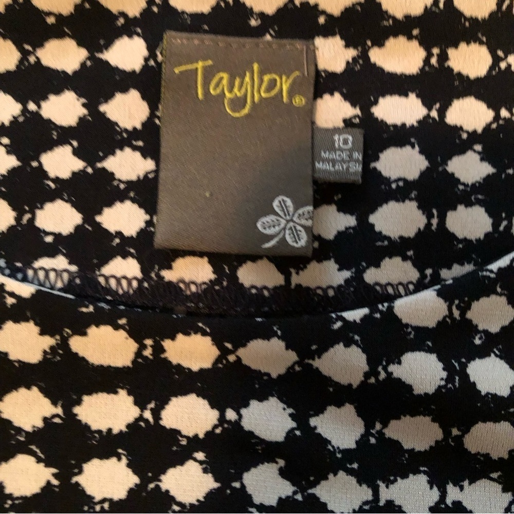 Taylor fit and flare cap sleeve dress. Size 10. - Picture 6 of 8